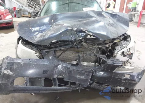 2007 BMW 530Xi z USA, uszkodzony, nr VIN WBANF73507CU28371